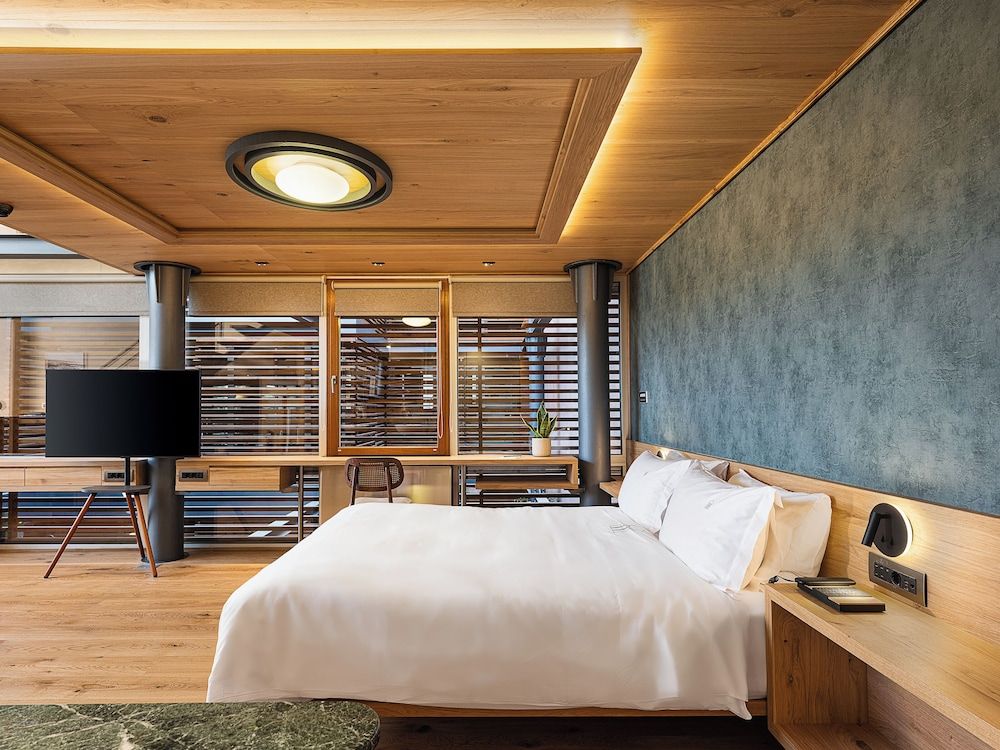 Elysia Boutique Hotel Presidential Suite, City View 3