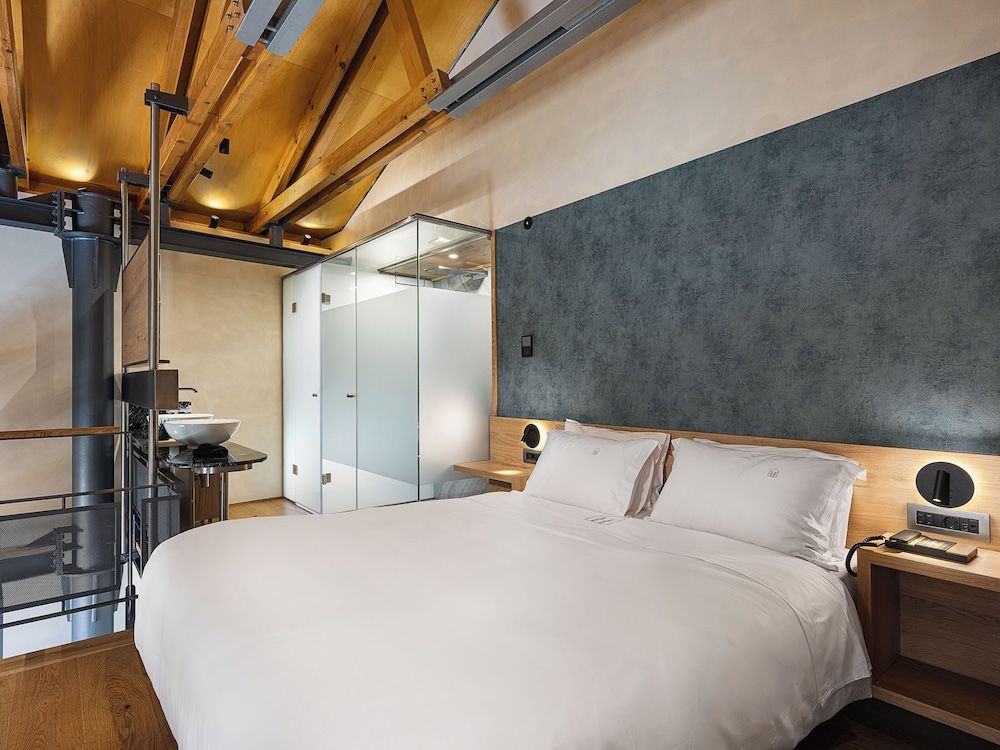 Premium Suite, City View