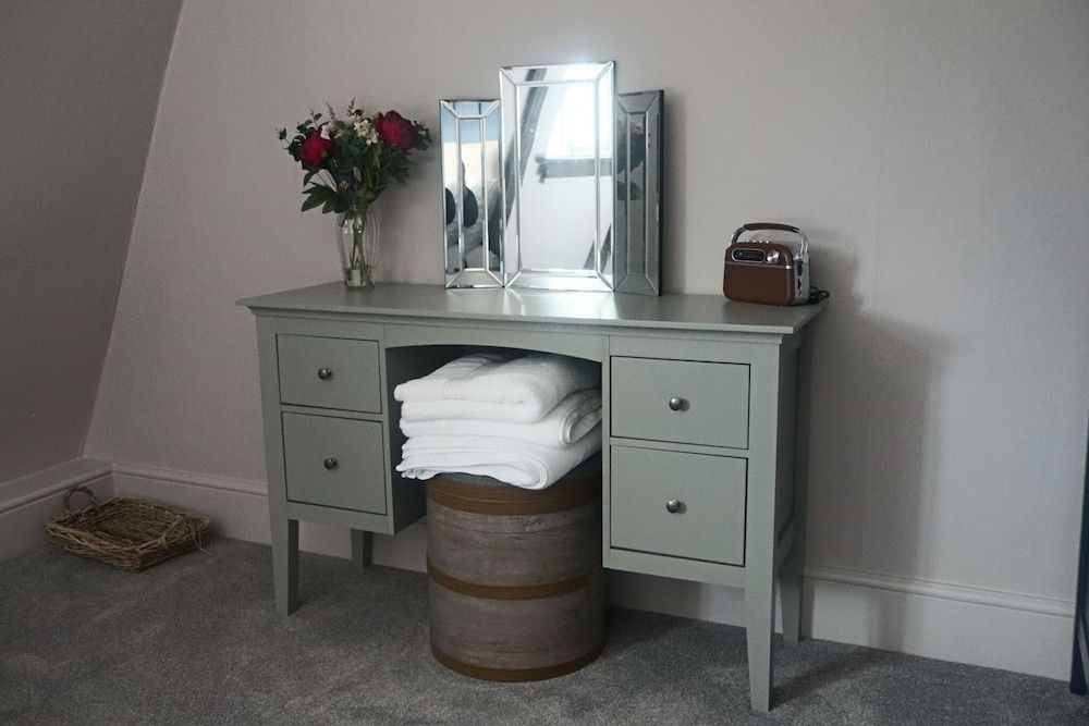 The White Hart Deluxe Double Room 4