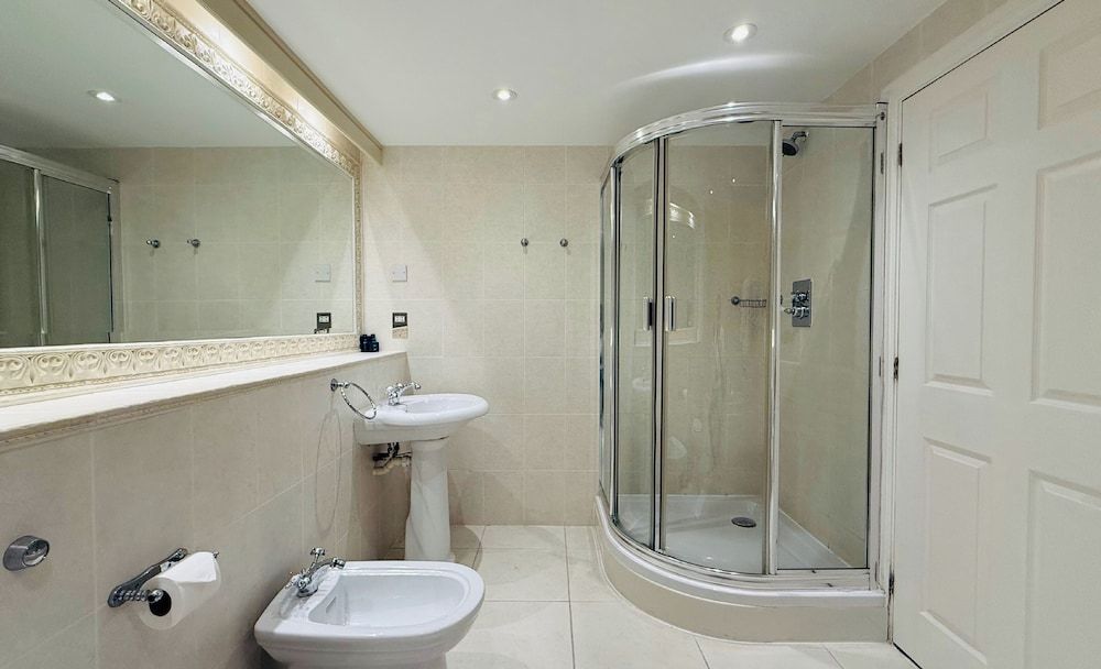 Hustyns Hotel Junior Suite, 1 Queen Bed 8