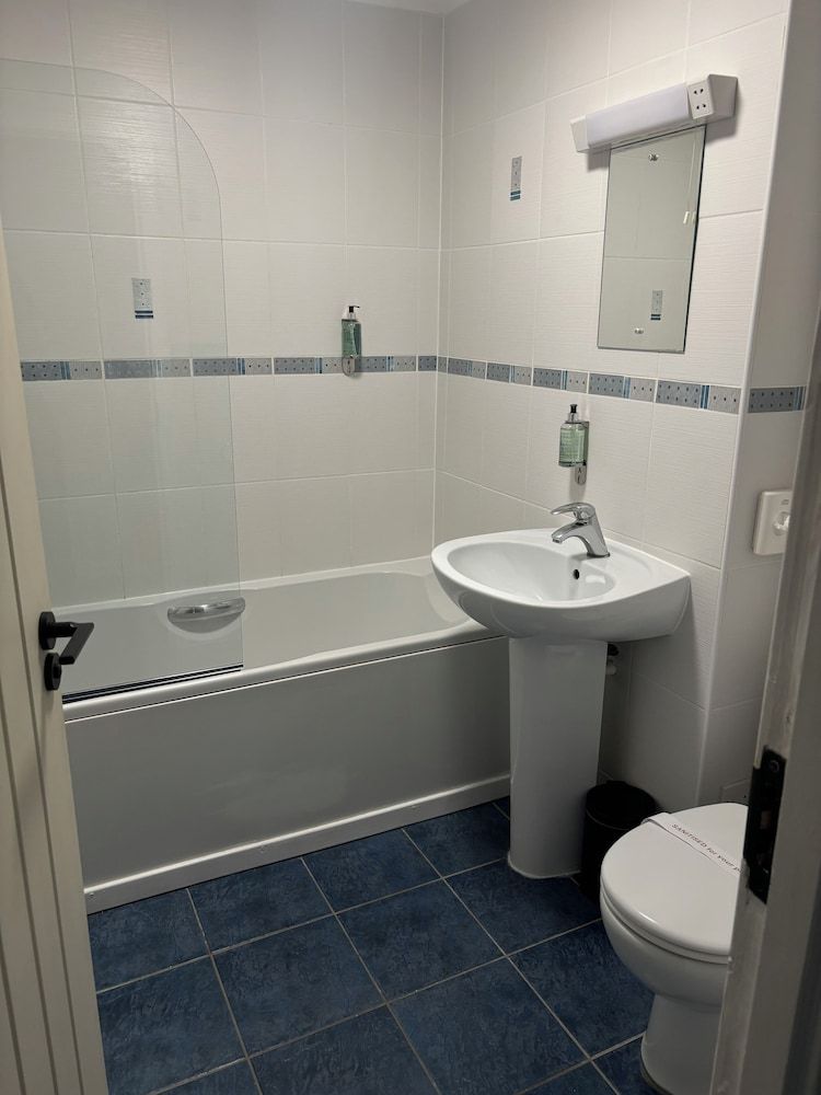 Lomond Hills Hotel & Health Club Superior Double Room, 1 King Bed, Private Bathroom 4