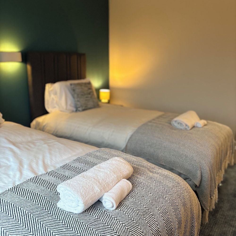 Lomond Hills Hotel & Health Club Superior Twin Room, 2 Twin Beds, Private Bathroom 2