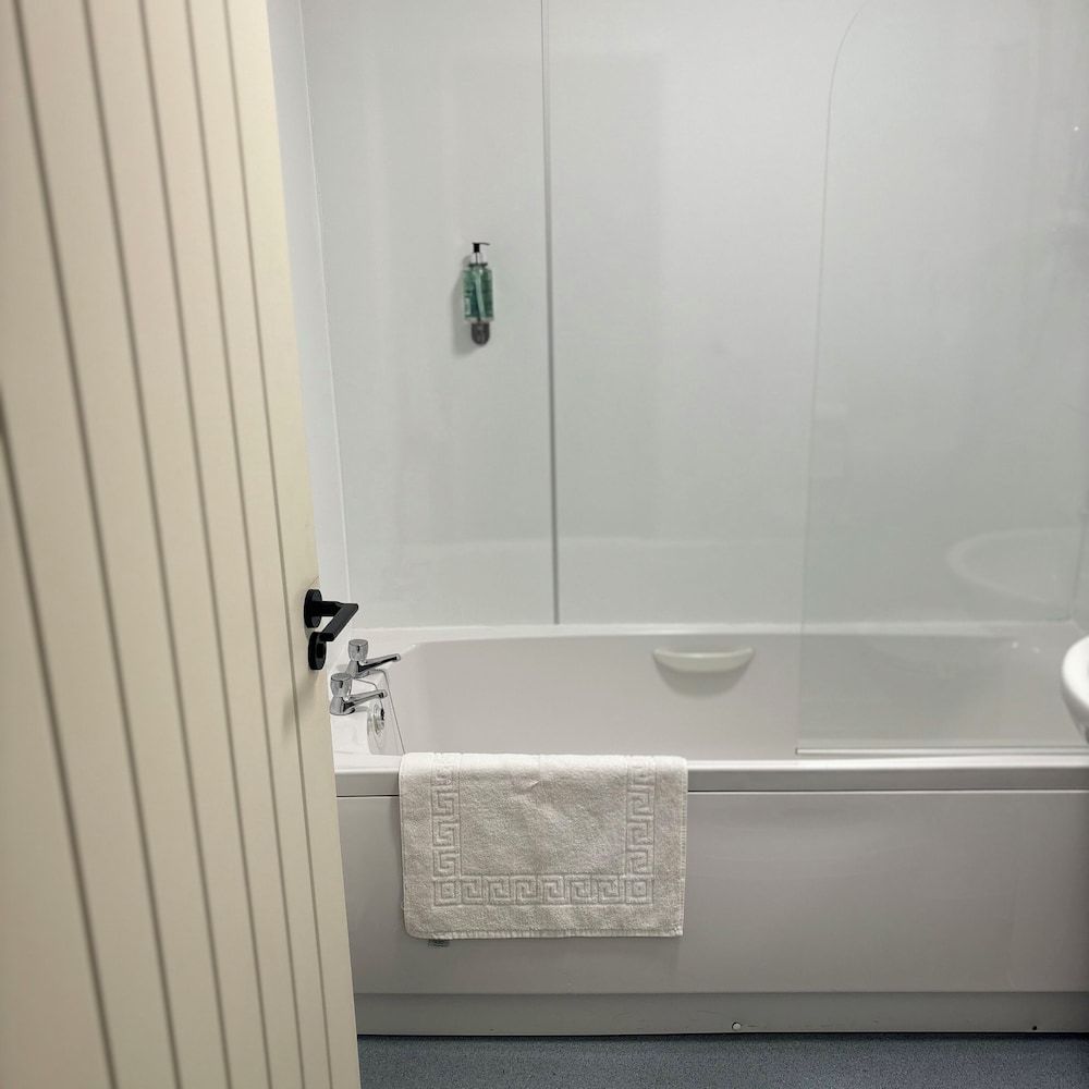 Lomond Hills Hotel & Health Club Superior Double Room, 1 King Bed, Private Bathroom 8