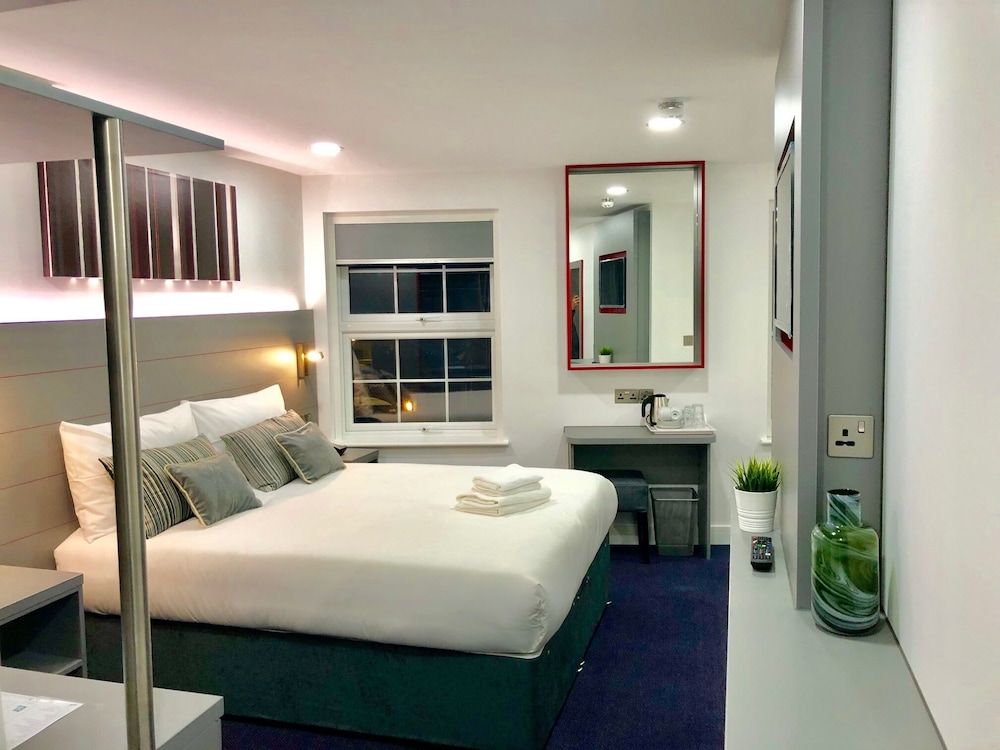 Ilford Hotel Goodmayes Double or Twin Room, Ensuite 4