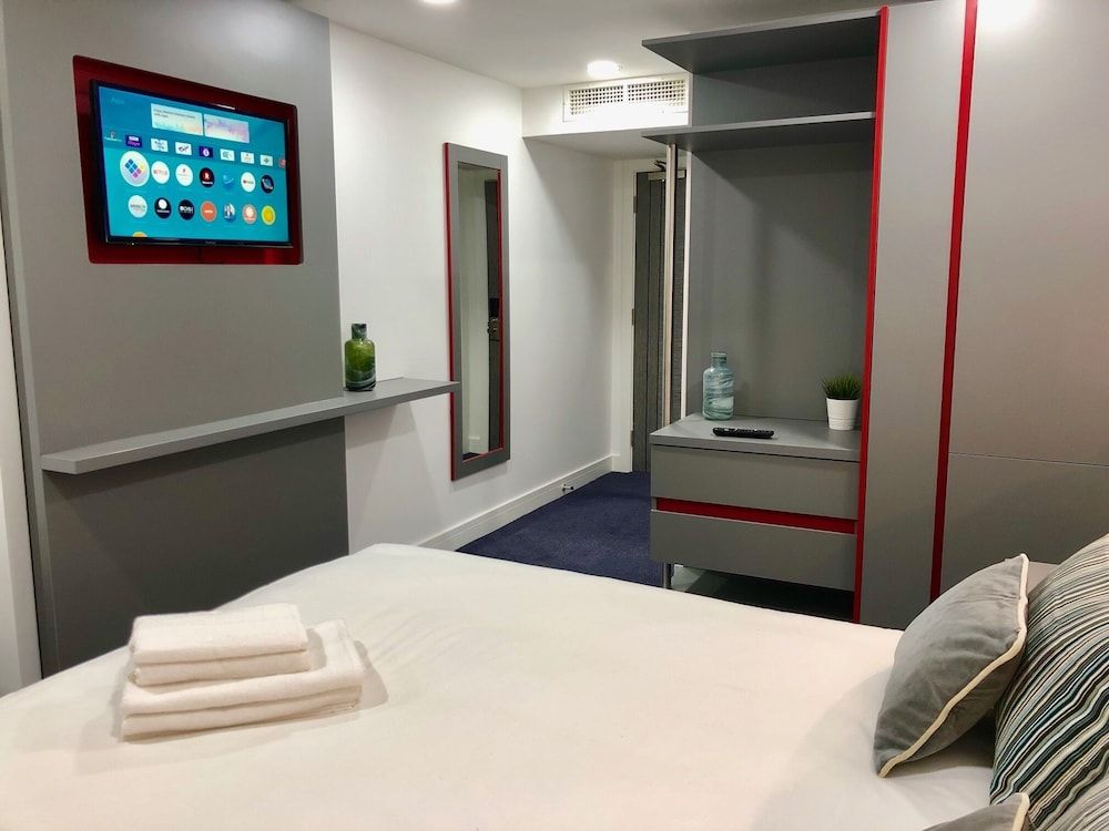 Ilford Hotel Goodmayes Double or Twin Room, Ensuite 9