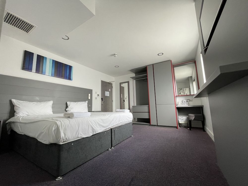 Ilford Hotel Goodmayes Double or Twin Room, Ensuite 5