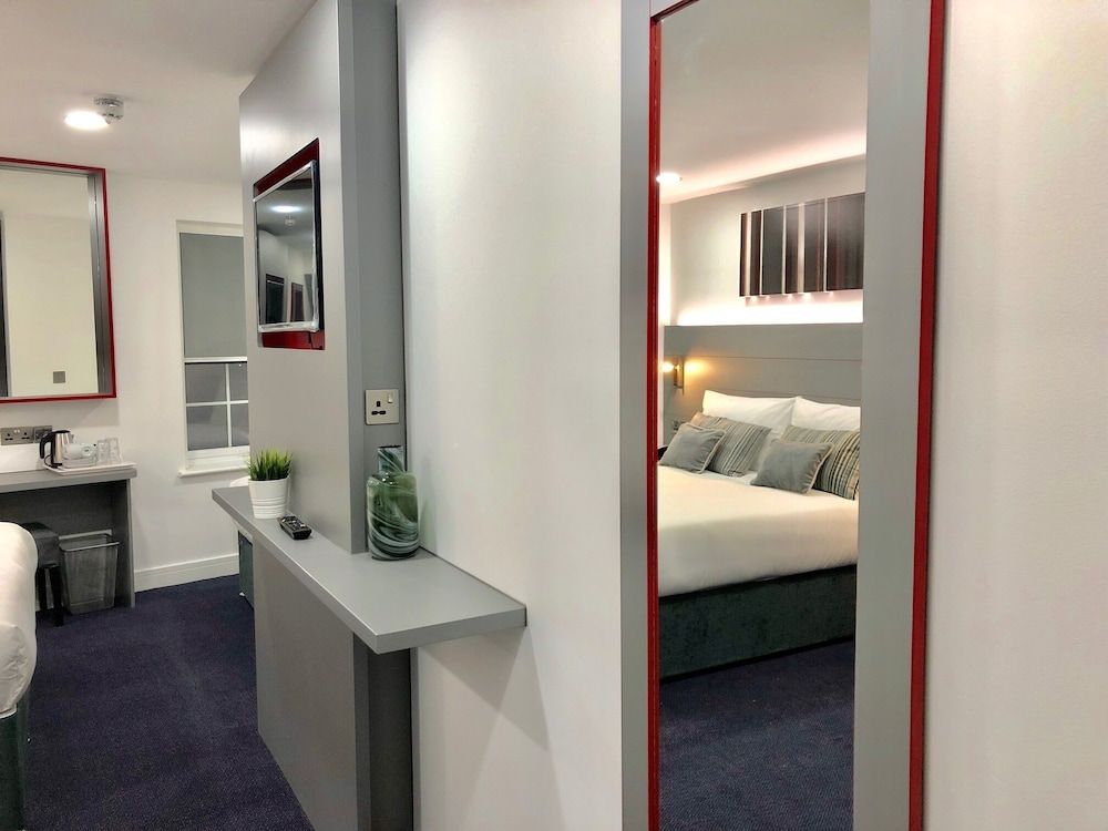 Ilford Hotel Goodmayes Double or Twin Room, Ensuite 8