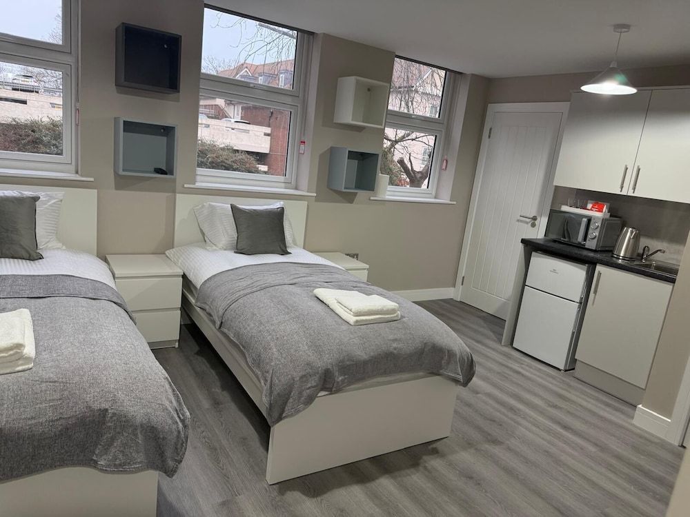 Ryegate House Colchester Superior Twin Room, Multiple Beds, Kitchenette 4