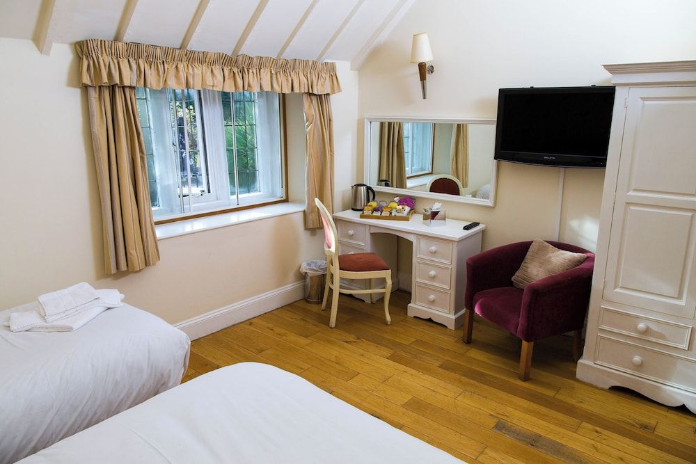 The Thatched Cottage Inn Family Triple Room