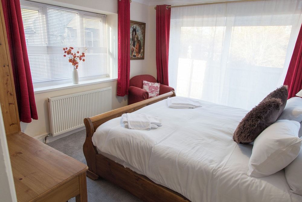 The Thatched Cottage Inn Family Cottage