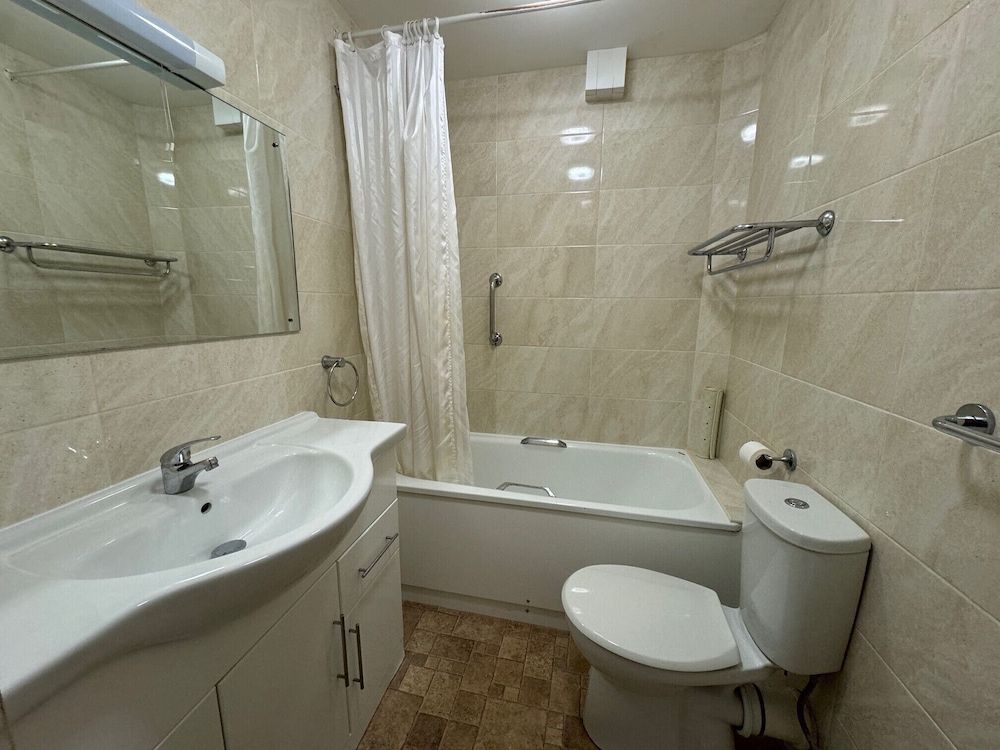 Haddon Hall Hotel Standard Twin Room 6