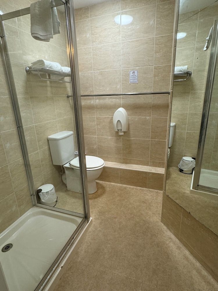 Haddon Hall Hotel Standard Twin Room 7