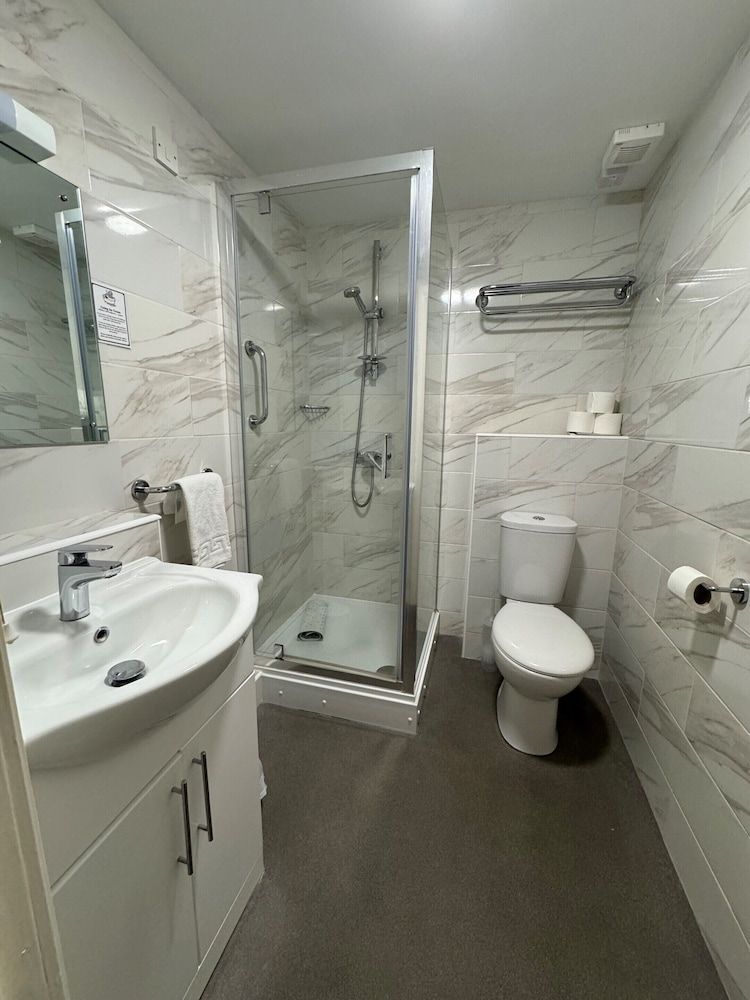 Haddon Hall Hotel Standard Twin Room 5