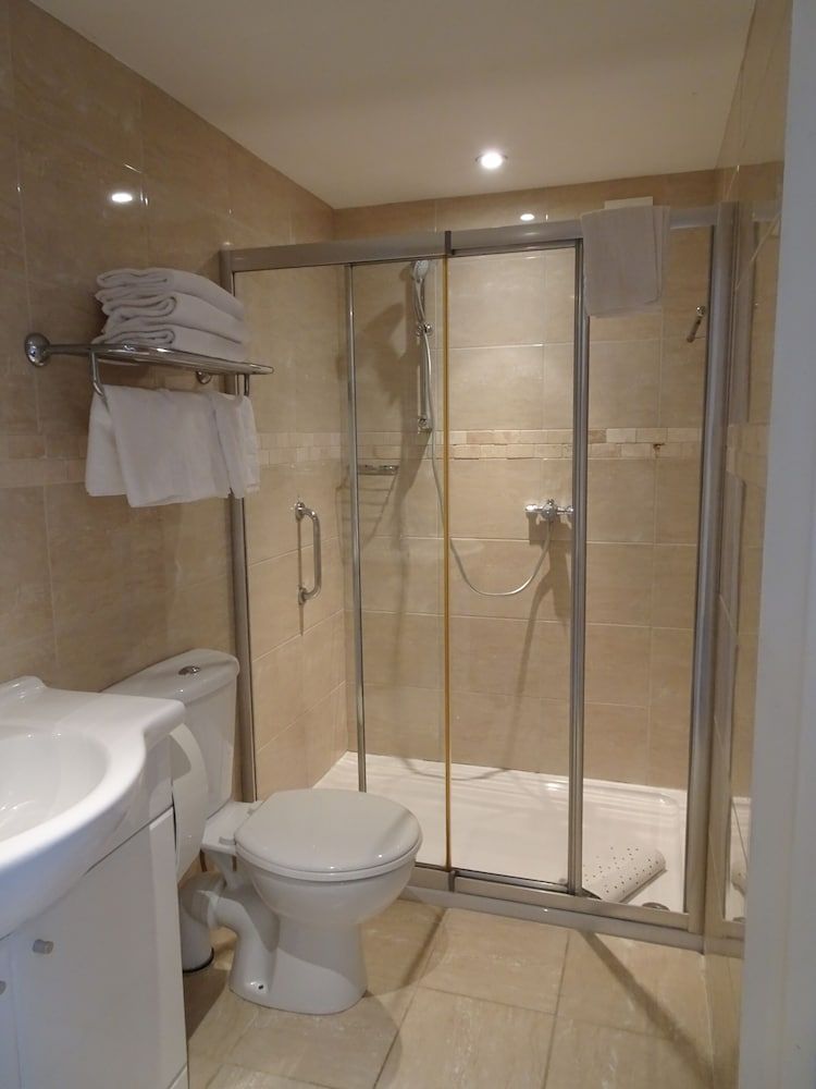 Haddon Hall Hotel Standard Triple Room 3