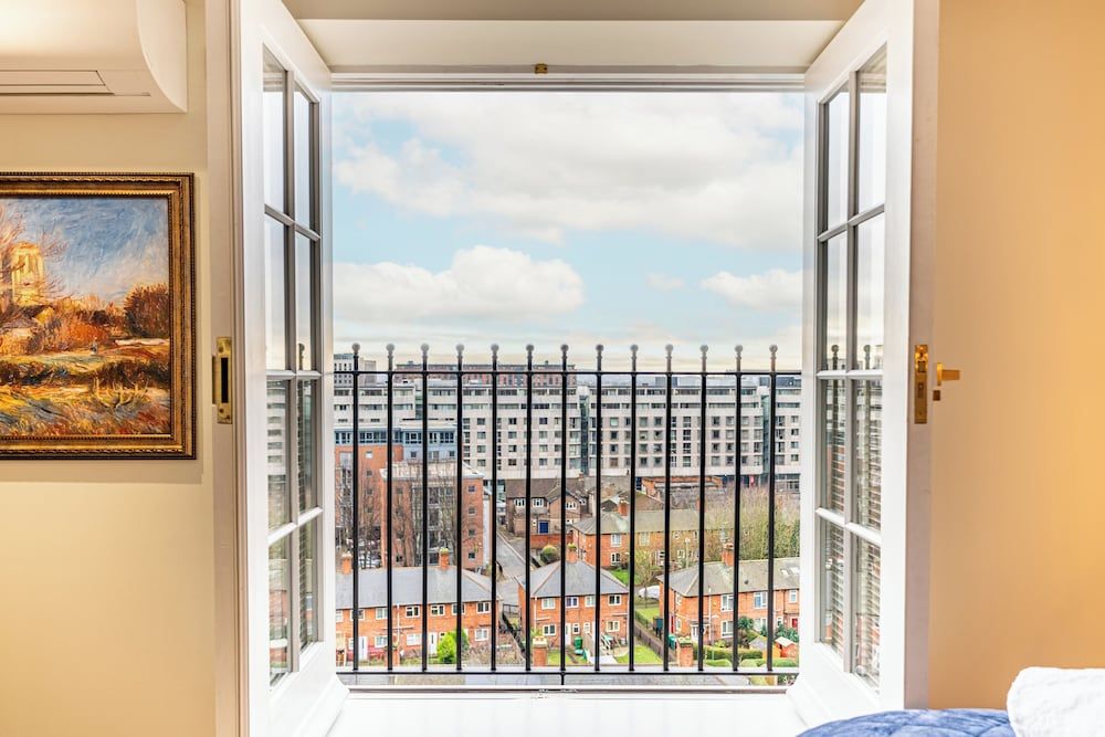 St Mary's Quarters Deluxe Room, 1 King Bed, City View 5