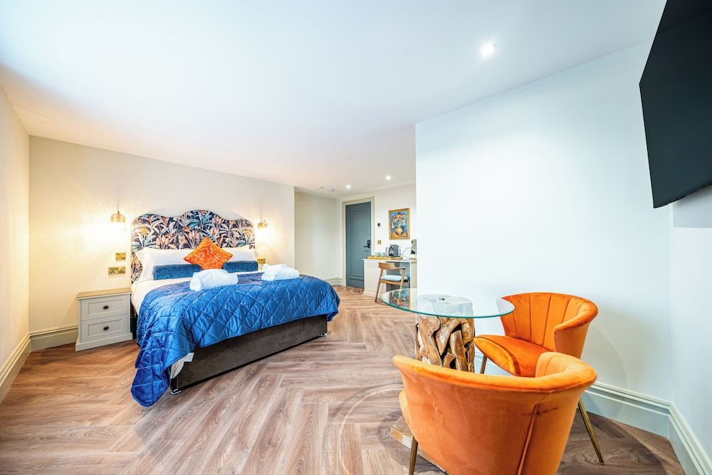 St Mary's Quarters Deluxe Room, 1 King Bed, City View 3