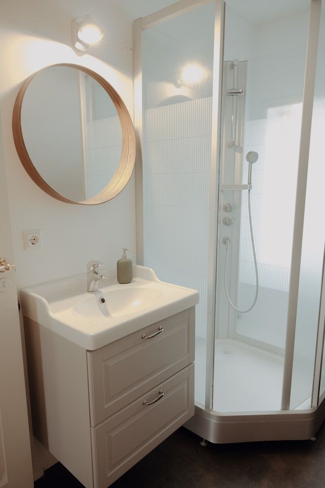 Gamli Skolinn Husavik Deluxe Loft 4