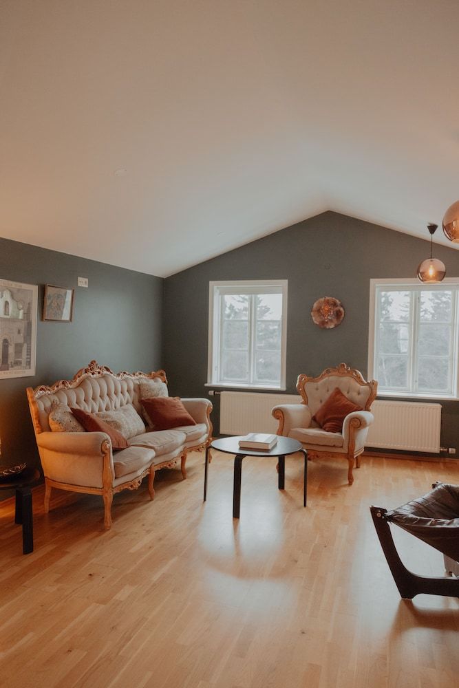 Gamli Skolinn Husavik Deluxe Loft 10