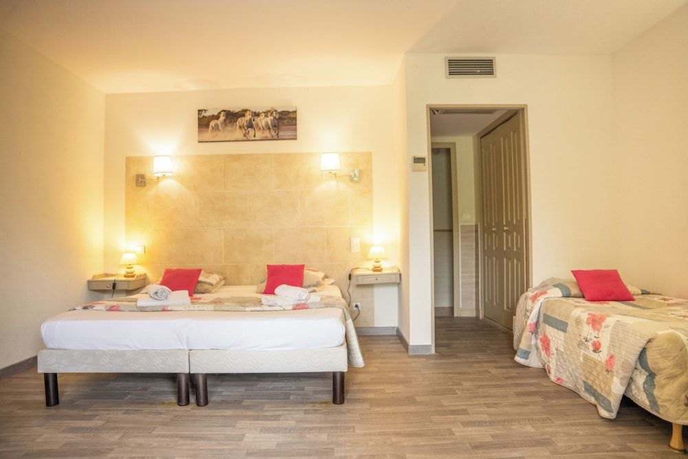 Hôtel des Granges Comfort Triple Room 6