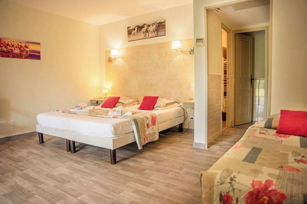 Hôtel des Granges Comfort Triple Room 4