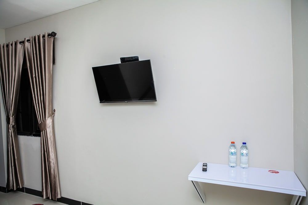 Saba Ayu Guest House Deluxe Double Room 11