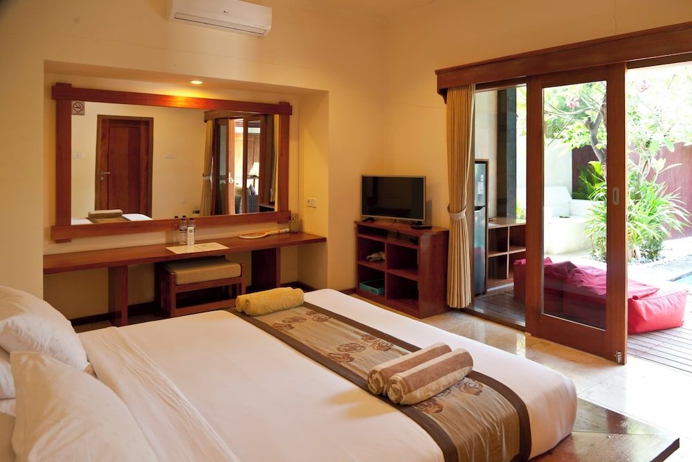 Deluxe Villa, 1 Bedroom, Pool View, Garden Area