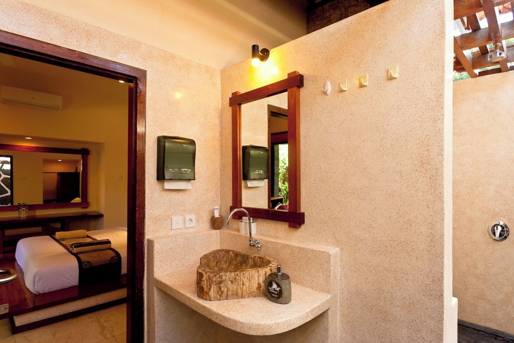 Deluxe Room, Pool View