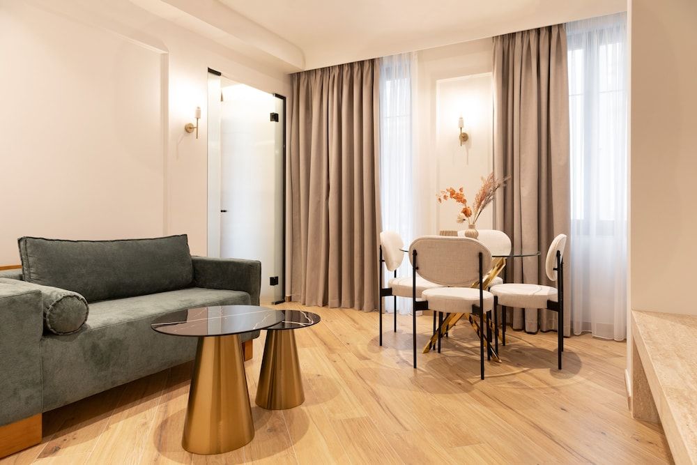 1910 Legacy Hotel Legacy Deluxe Suite 17