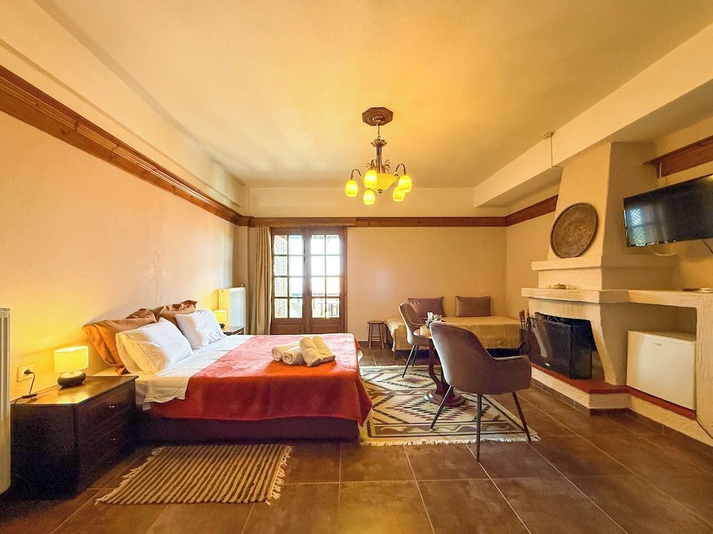 Standard Triple Room, Balcony, Partial Sea View