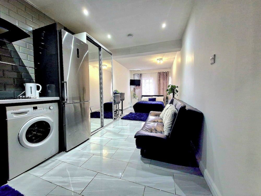 Seaside Escape - Sleeps 4 - Pets Ok - Free Parking Apartment 17