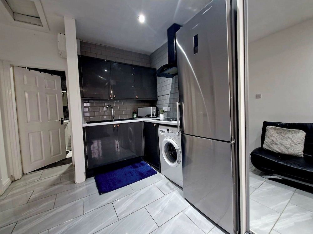 Seaside Escape - Sleeps 4 - Pets Ok - Free Parking Apartment 14