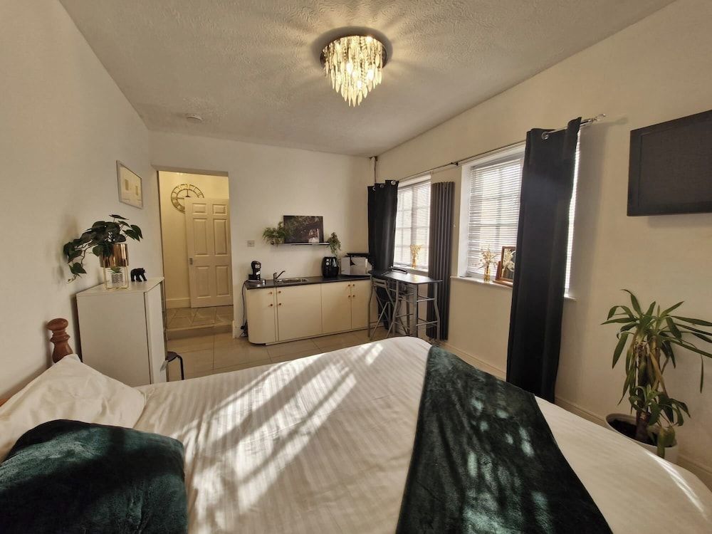 Seaside Escape - Sleeps 4 - Pets Ok - Free Parking Apartment 6