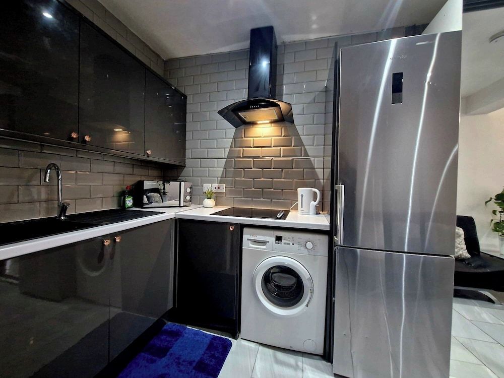 Seaside Escape - Sleeps 4 - Pets Ok - Free Parking Apartment 15