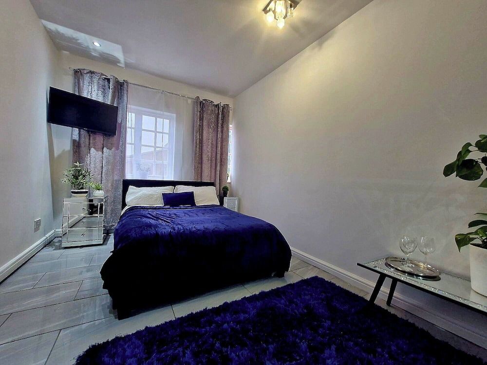 Seaside Escape - Sleeps 4 - Pets Ok - Free Parking Apartment 8