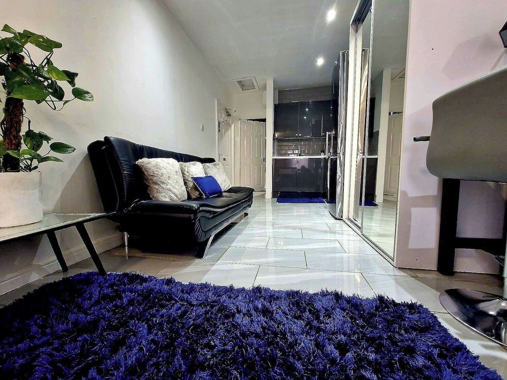 Seaside Escape - Sleeps 4 - Pets Ok - Free Parking Apartment 18