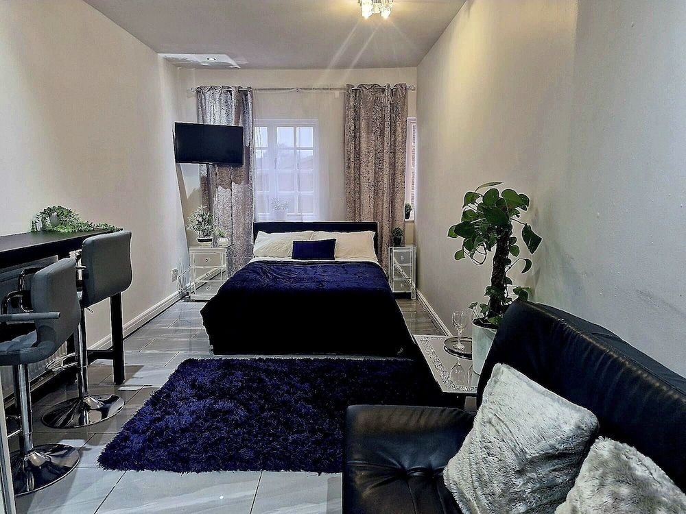 Seaside Escape - Sleeps 4 - Pets Ok - Free Parking Apartment