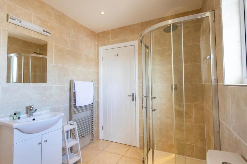 The Vale Golf & Country Club Cabin, Lake View 15