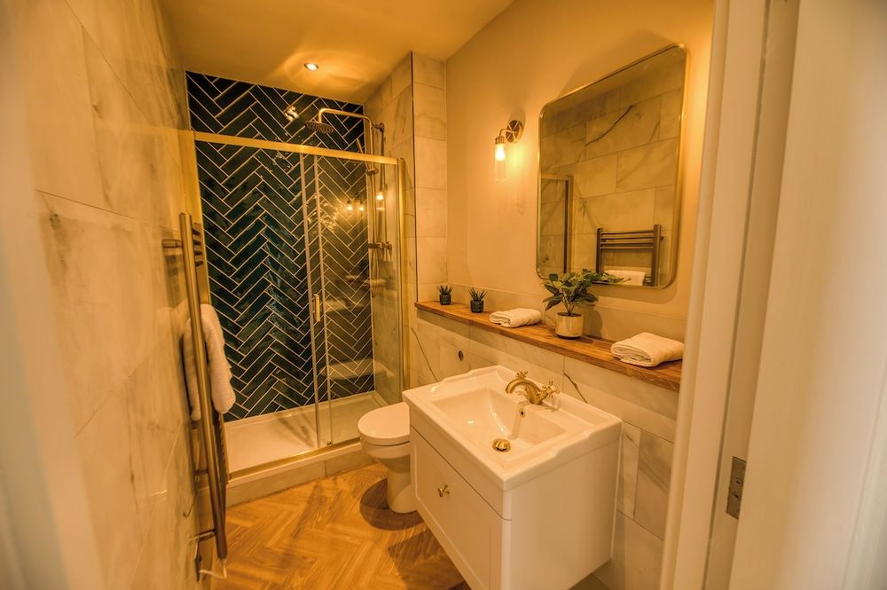 ApartNest Auchterarder Superior Double Room, Shower Grab Bars, Non Smoking 2