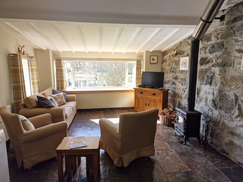 Dalnoid Cottages & Treehouses Deluxe Cottage, 2 Bedrooms (Smiddy Cottage) 3