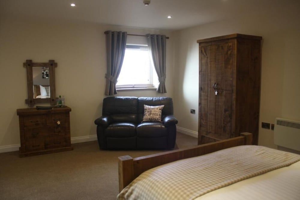 HOMESLY THE WOODMAN INN LTD Classic Double Room 3
