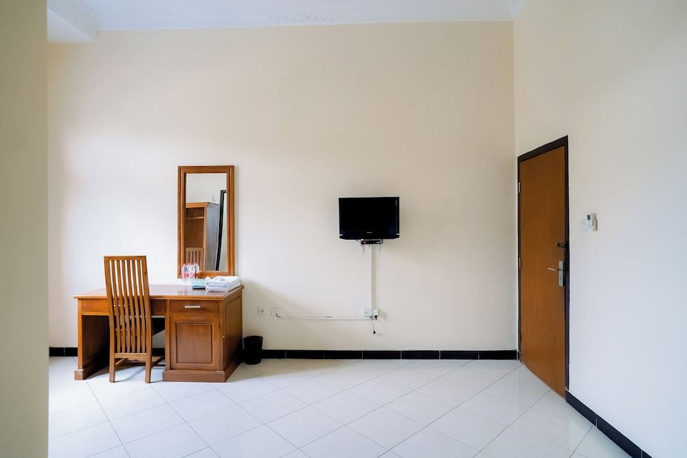 Samudra Hotel Deluxe Twin Room 3