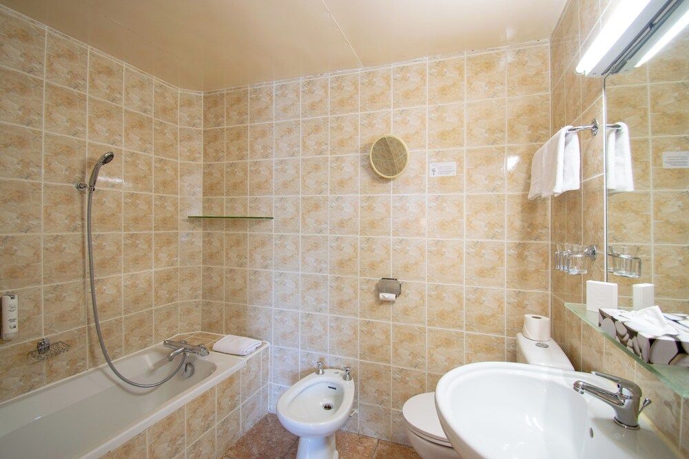 Hôtel Le Lac Twin Room, Lake View 5