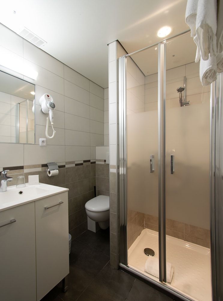 Hôtel Le Lac Chambre Standard Grand Lit Ct Fort et Rout 4