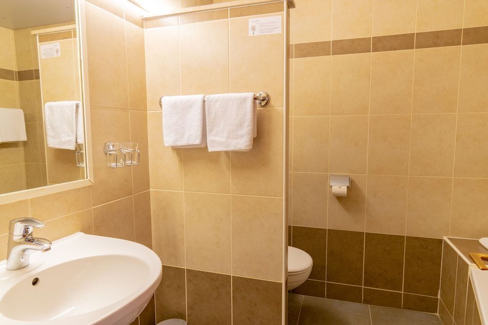 Hôtel Le Lac Twin Room, Lake View 4