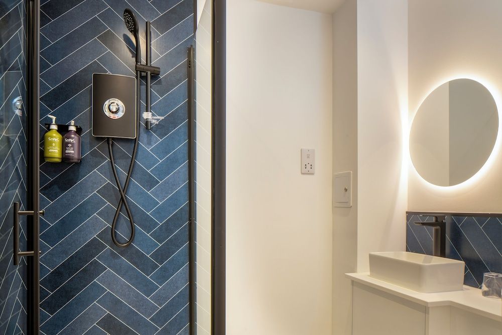 Station Suites Deluxe Studio, 1 King Bed with Sofa bed 7