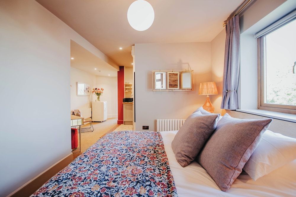 Hanley House Suite (Lounge, kitchen & private deck) 22