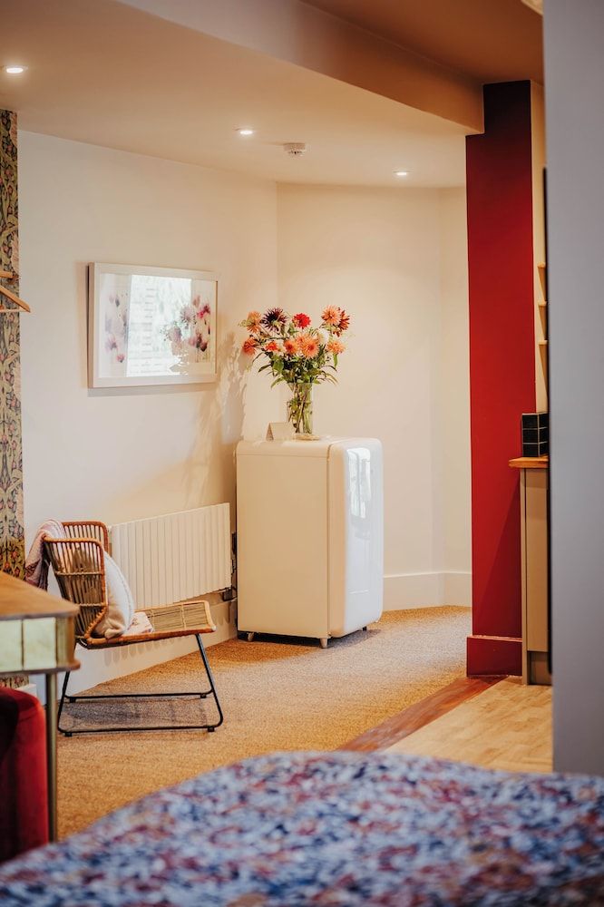 Hanley House Suite (Lounge, kitchen & private deck) 19