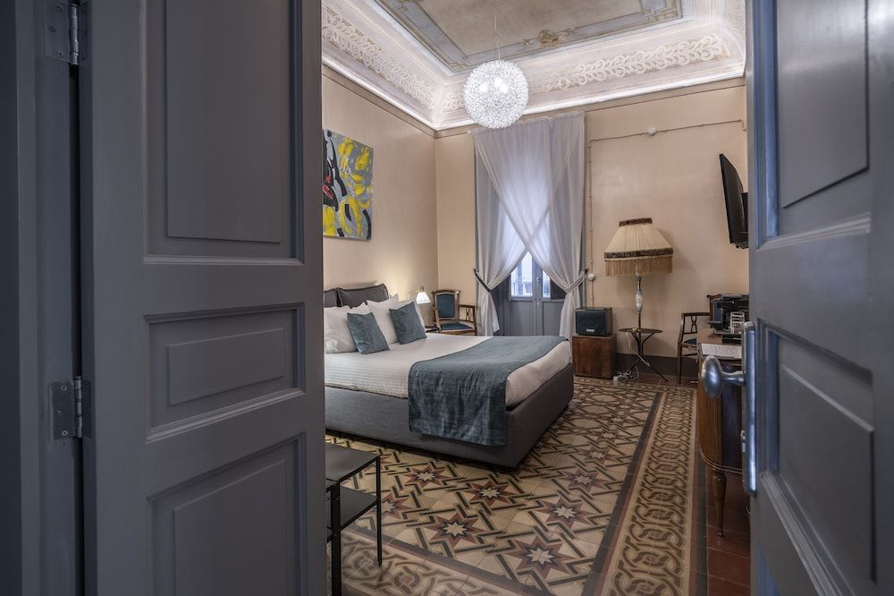 360ME Palace Deluxe Double Room 7