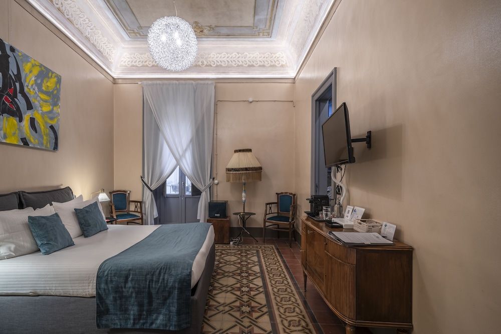 360ME Palace Deluxe Double Room 6