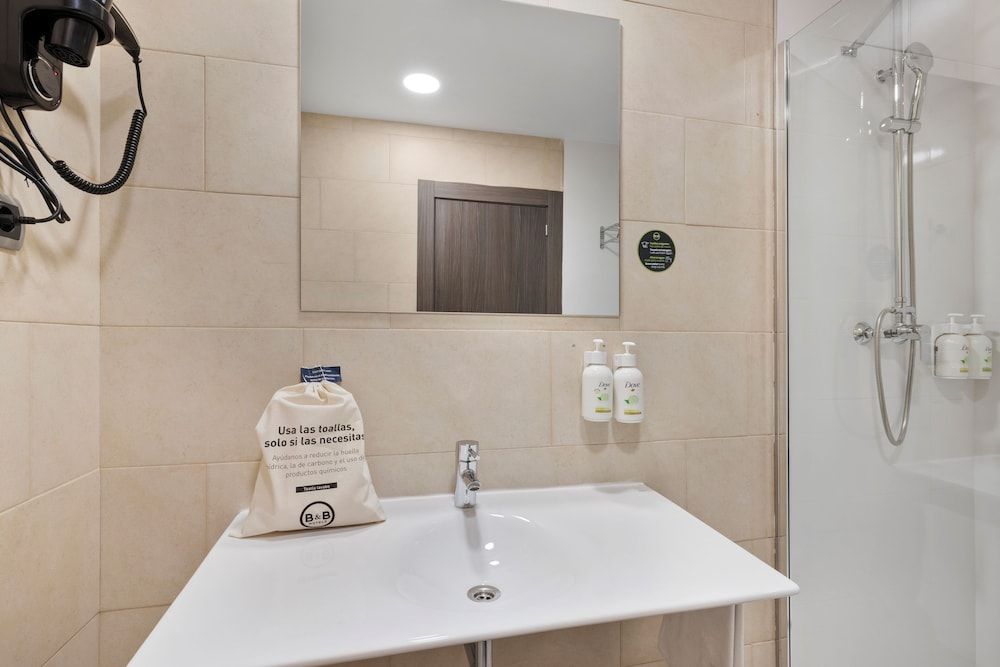 B&B Hotel Oviedo Superior Twin Room 5